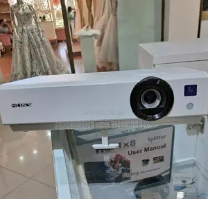 Brand New SONY Projector Dx 100