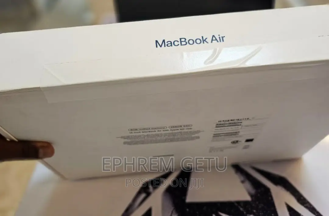 New Laptop Apple MacBook Air 2022 M2 8GB Apple M2 SSD 256GB