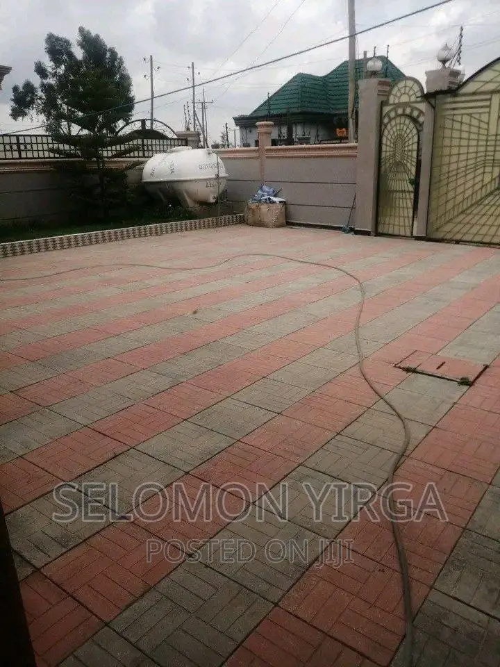 3bdrm Villa in አድስ አበባ, Bole for sale