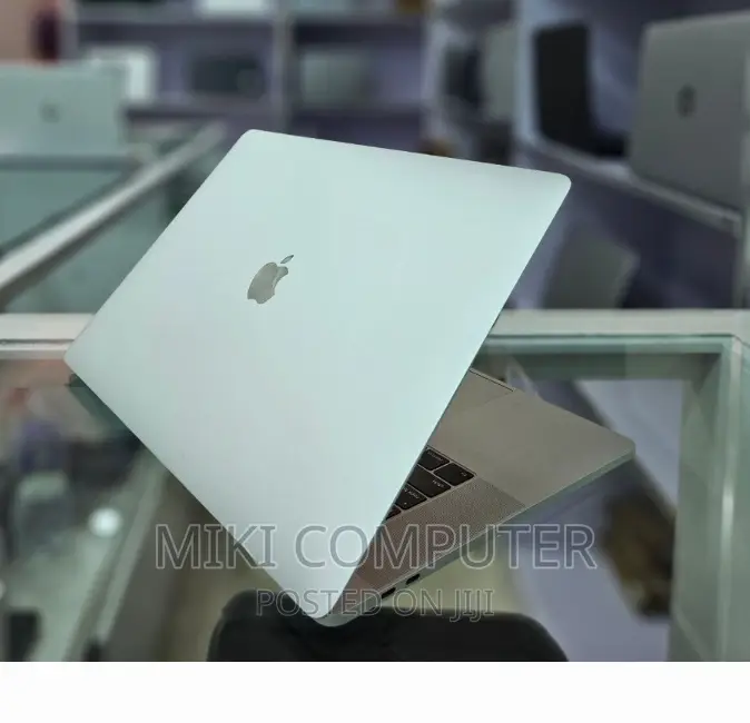 New Laptop Apple MacBook Pro 2019 16GB Intel Core I7 SSD 512GB