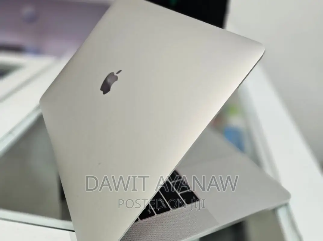 New Laptop Apple MacBook Pro 2017 16GB Intel Core I7 SSD 256GB