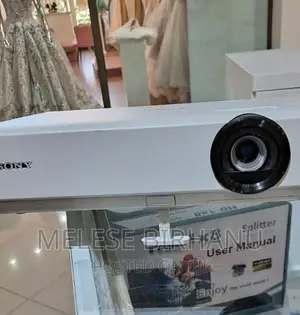 Sony VPL-Dx102 Projector