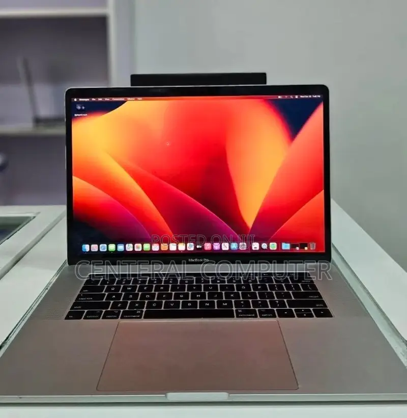 New Laptop Apple MacBook Pro 2016 16GB Intel Core i7 SSD 256GB