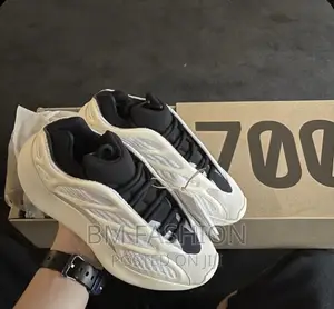 Women’S Adidas Yeezy 700 V3 | Cream/Black Colors