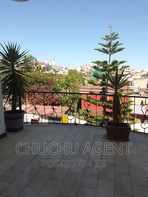 7bdrm Townhouse/Terrace in Bole for sale