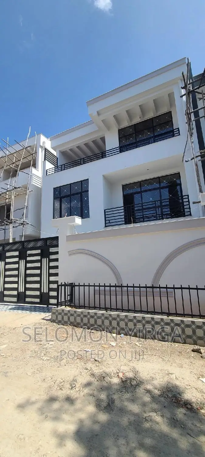 5bdrm House in አድስ አበባ, Bole for sale