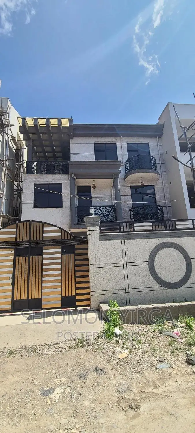 4bdrm House in አድስ አበባ, Bole for sale