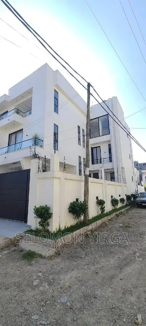 9bdrm House in ከድስ አበባ, Bole for sale