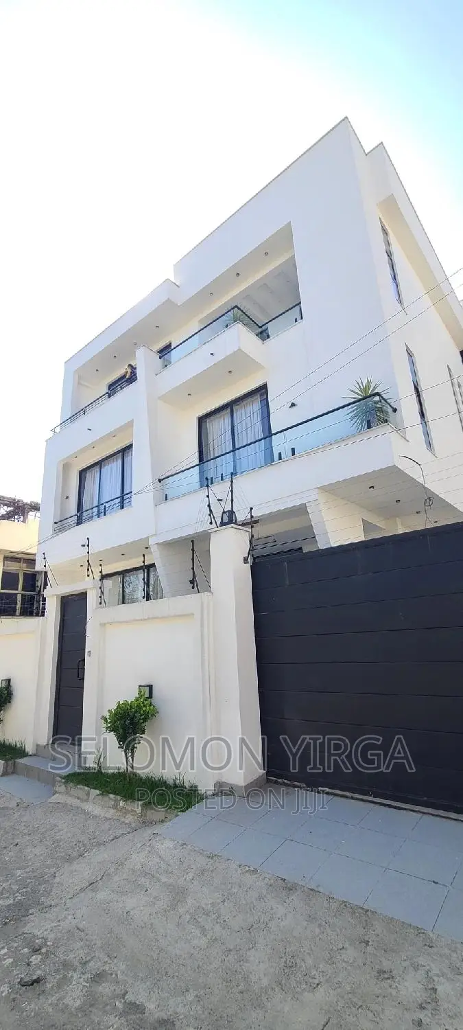 9bdrm House in ከድስ አበባ, Bole for sale