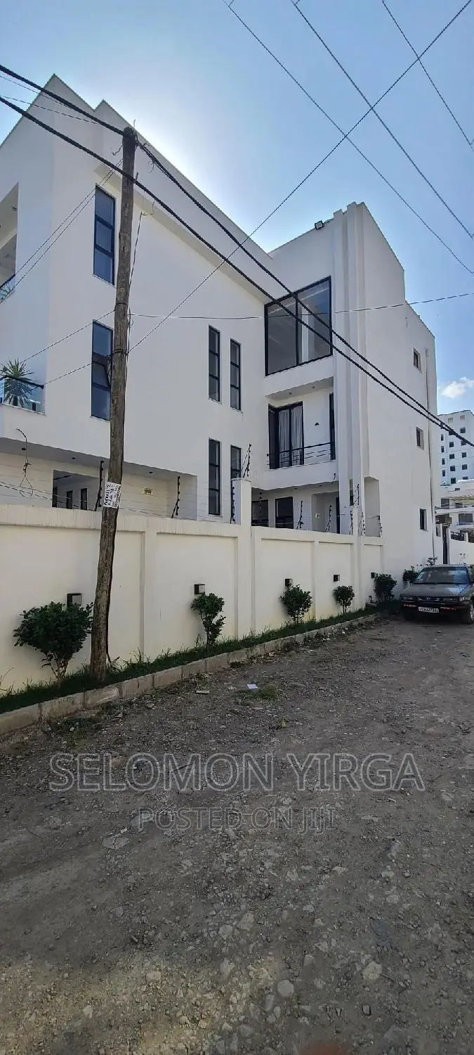 9bdrm House in ከድስ አበባ, Bole for sale