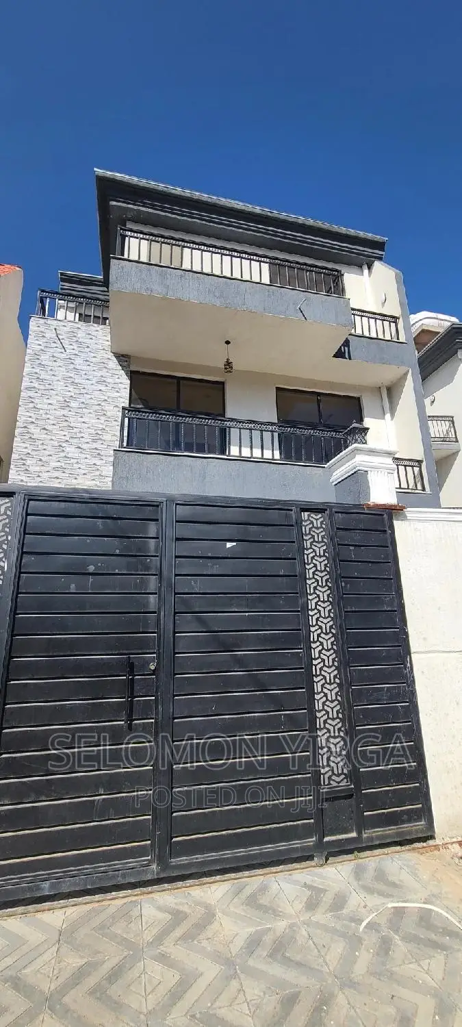 4bdrm House in አድስ አበባ, Bole for sale