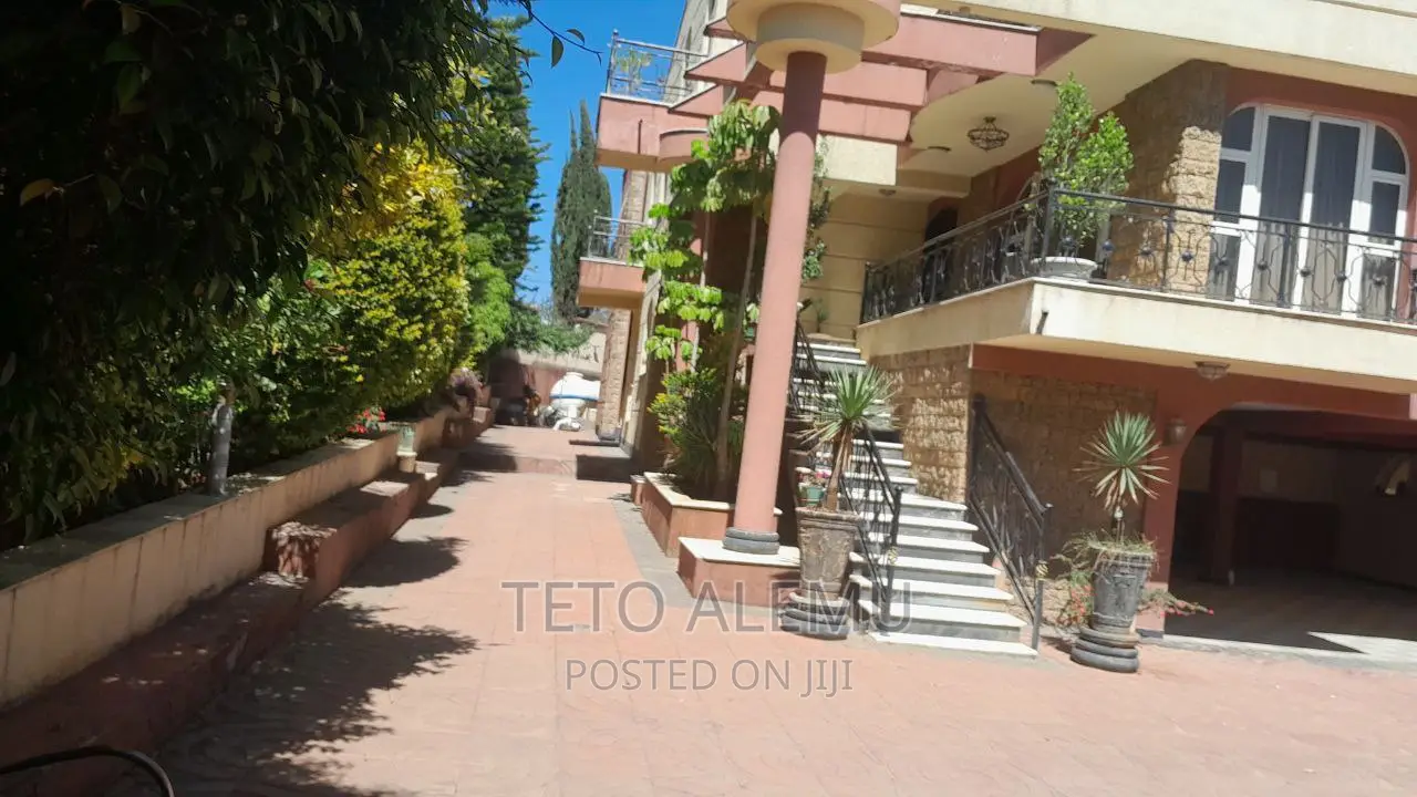 12bdrm House in House For Sale, Yeka for sale