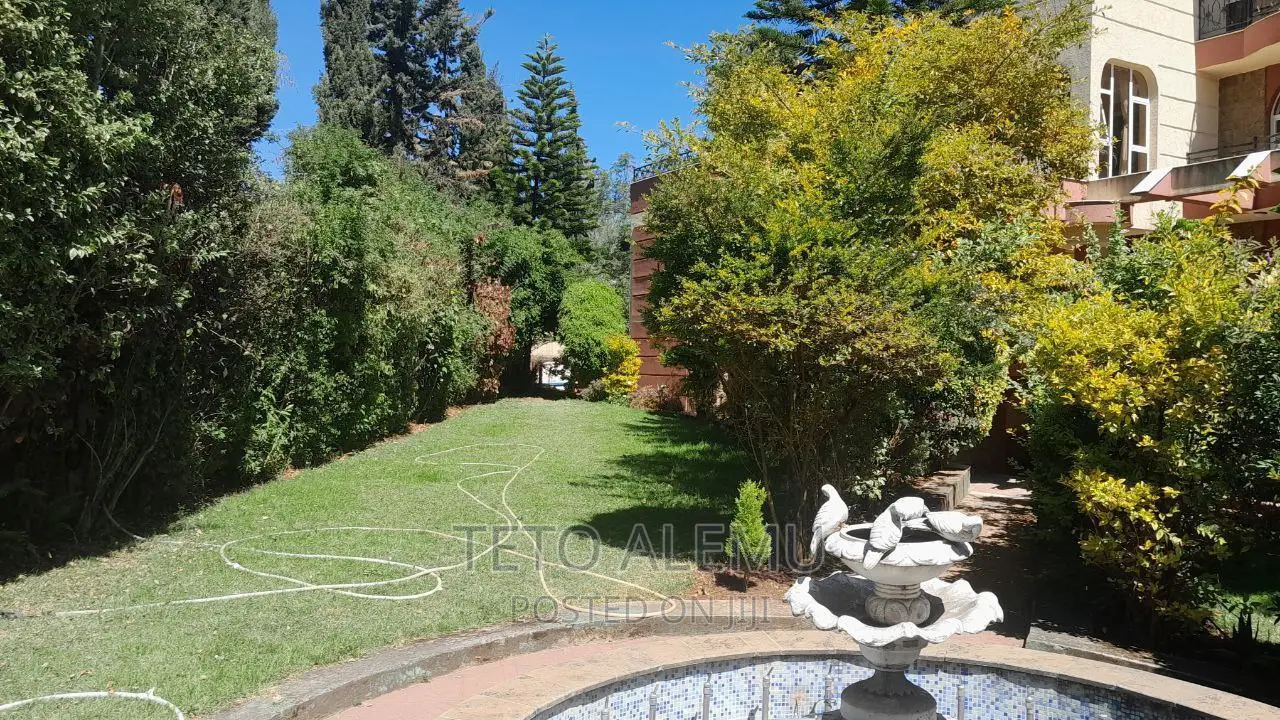 12bdrm House in House For Sale, Yeka for sale