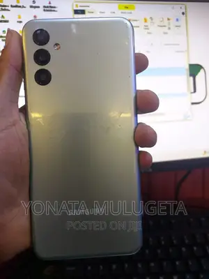 Samsung Galaxy M13 64 GB Silver