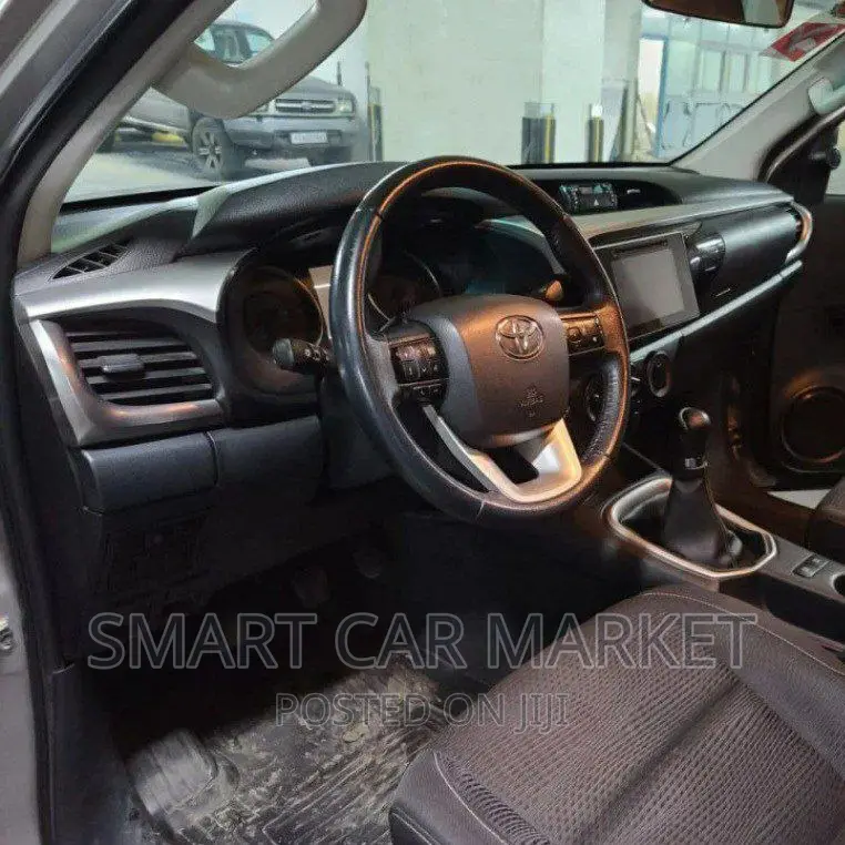 Toyota Hilux 2018 Gray