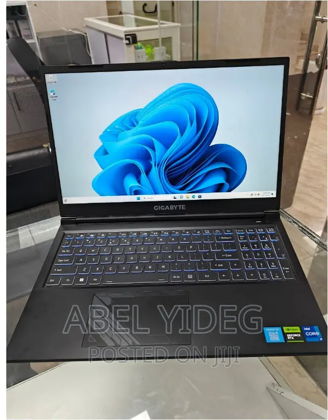 New Laptop Gigabyte 16GB Intel Core I7 SSD 512GB