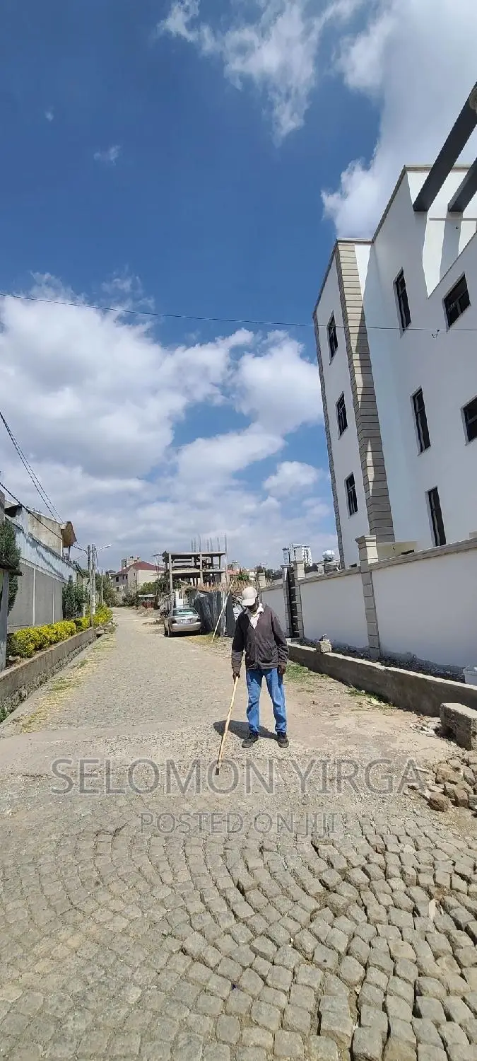 8bdrm House in አድስ አበባ, Yeka for sale