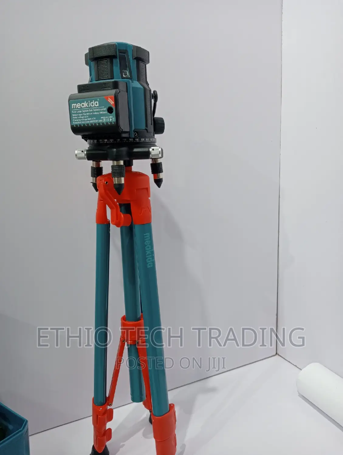 Laser Water Level With Stand/Tripod ጨረር ውሀ ልክ ከነመቆምያው