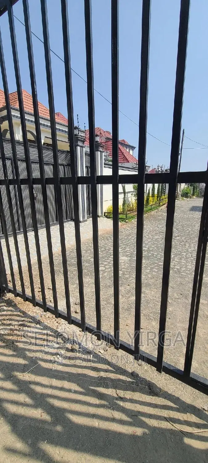 11bdrm House in Adis Abeba, Kolfe Keranio for sale
