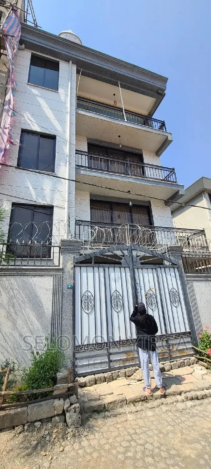 11bdrm House in Adis Abeba, Kolfe Keranio for sale