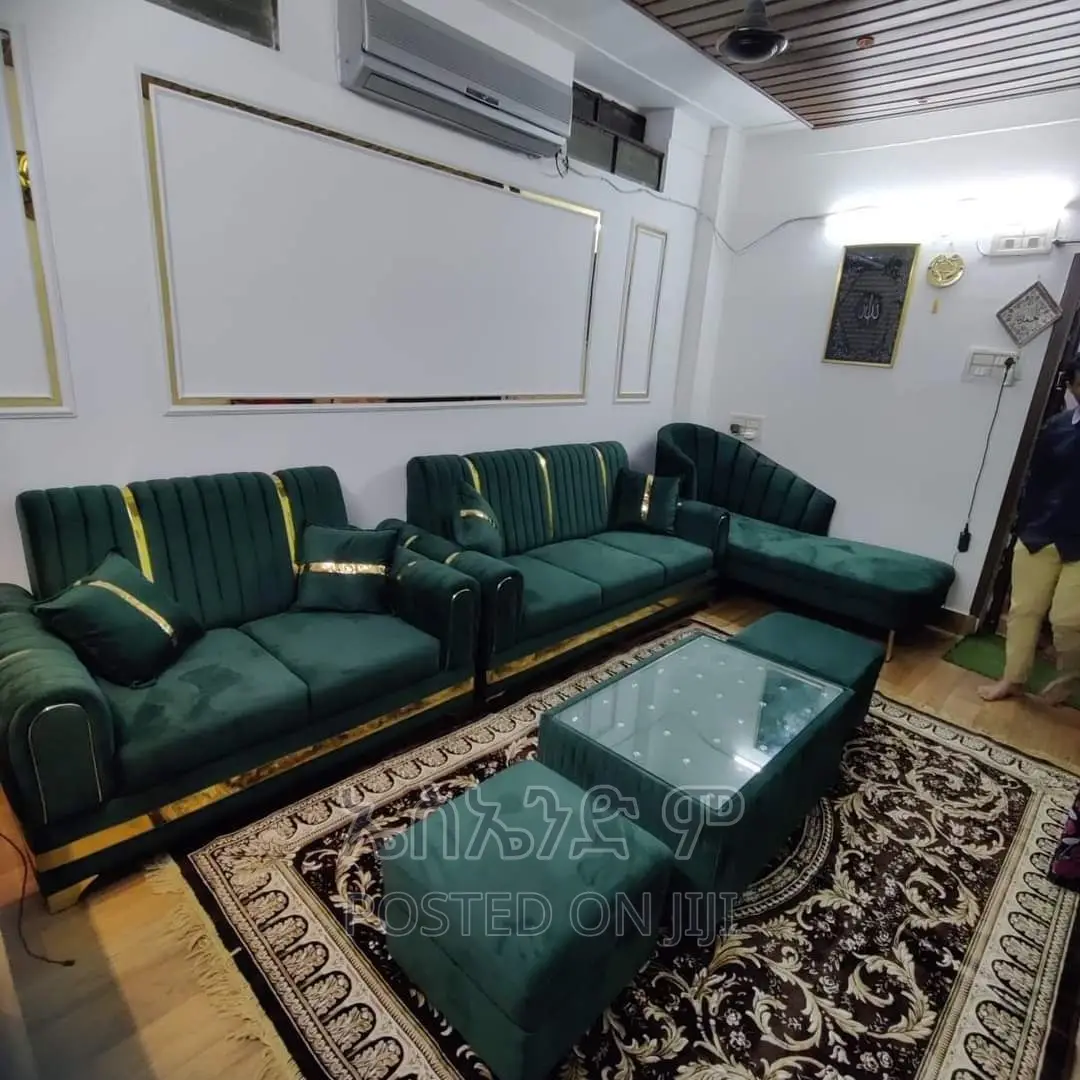 S M Sofa Design With Table