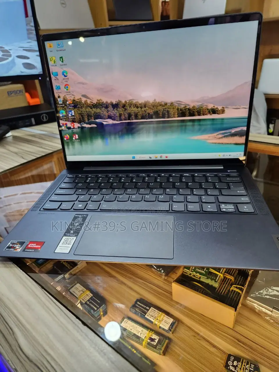 New Laptop Lenovo 12GB AMD Ryzen 5 SSD 512GB