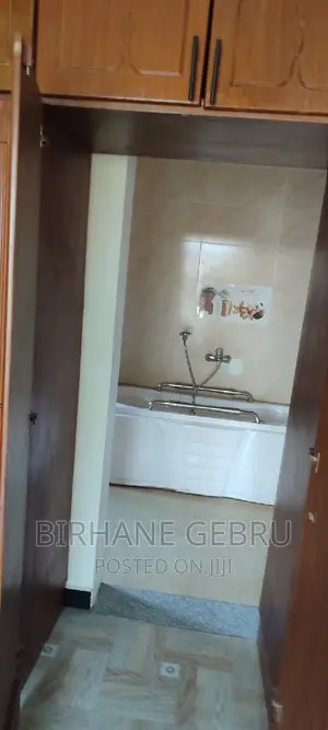 5bdrm House in House, Bole for rent