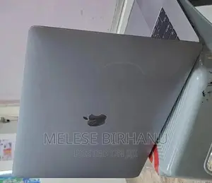 New Laptop Apple MacBook Pro 2017 8GB Intel Core i7 SSD 256GB