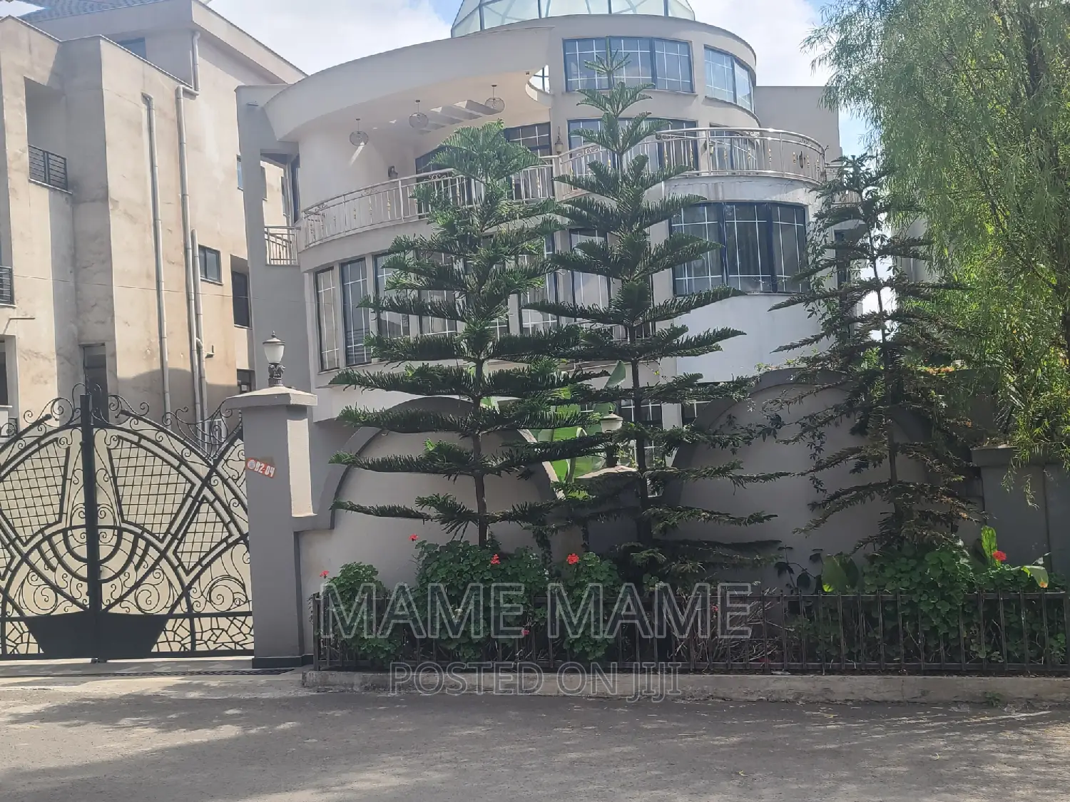 8bdrm House in Addis Abeba, Bole for sale