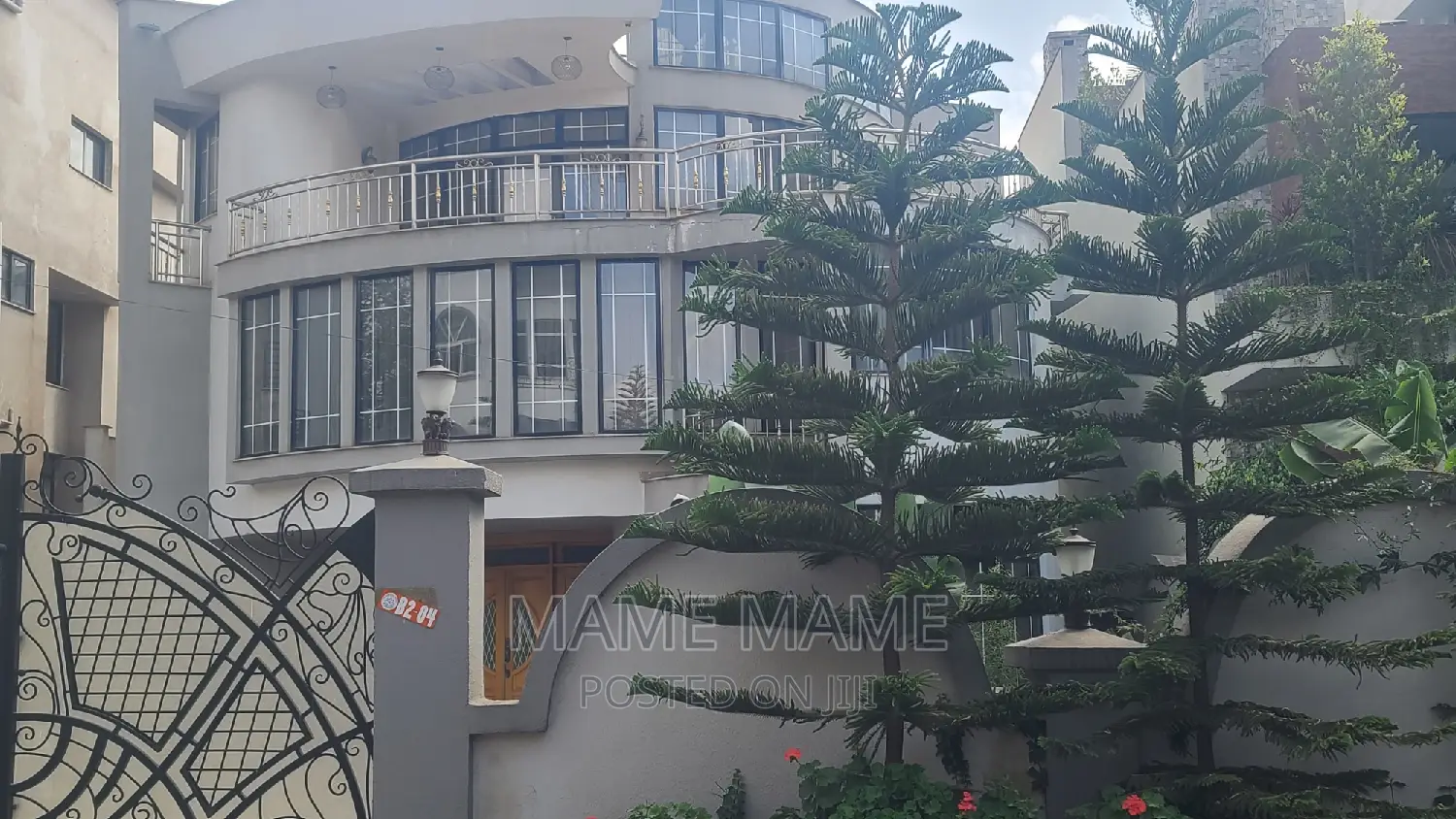 8bdrm House in Addis Abeba, Bole for sale