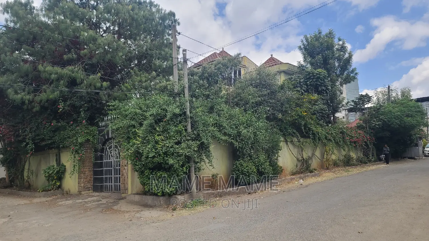 8bdrm House in Addis Abeba, Bole for sale