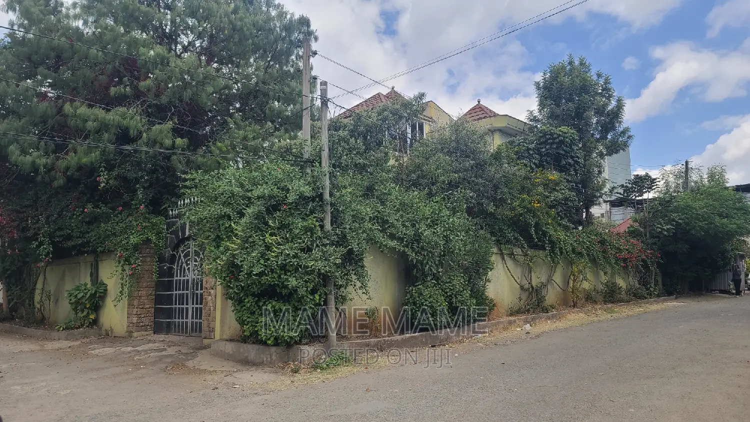 8bdrm House in Addis Abeba, Bole for sale
