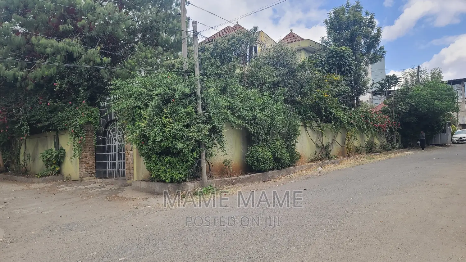 8bdrm House in Addis Abeba, Bole for sale