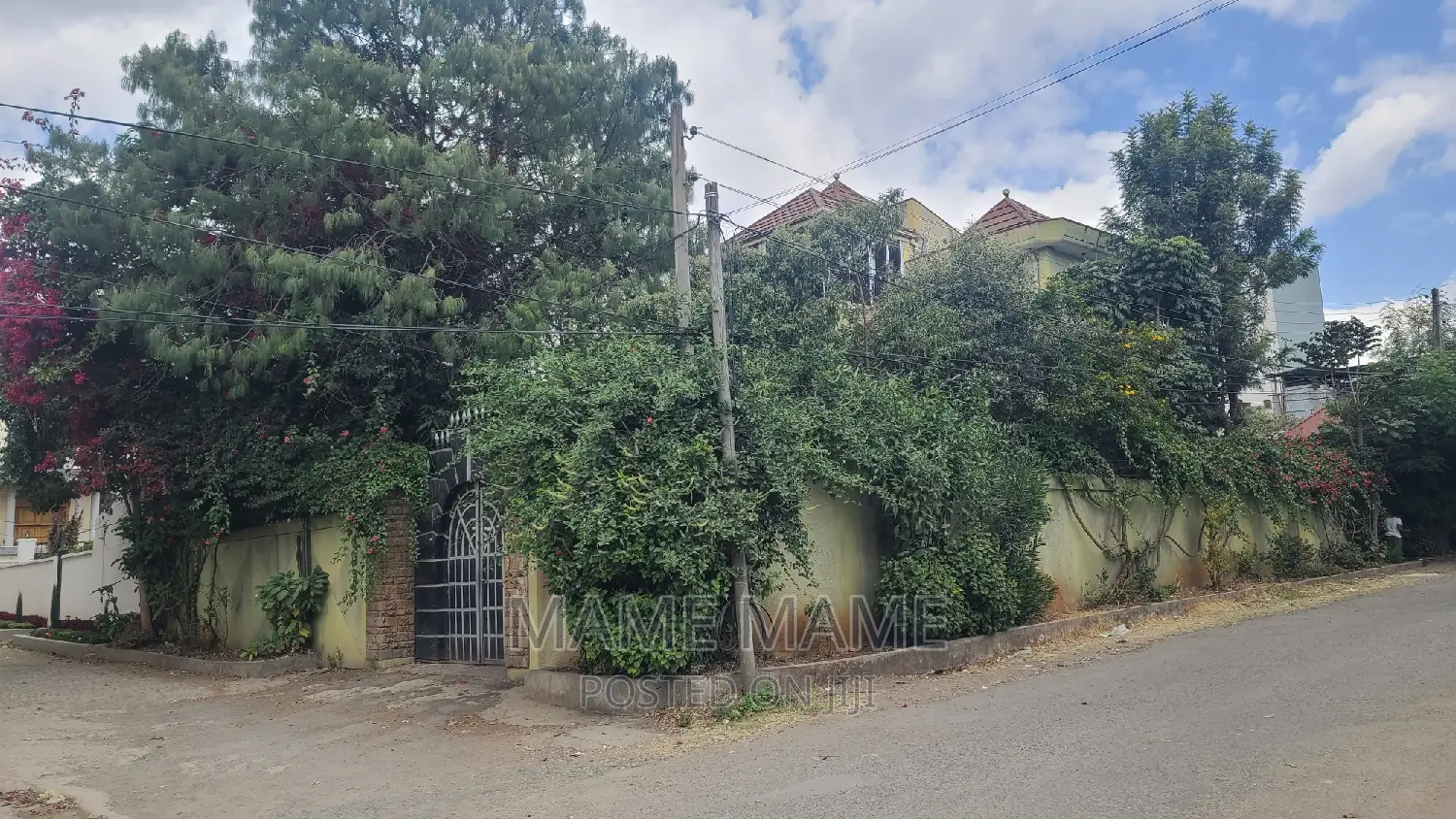 8bdrm House in Addis Abeba, Bole for sale