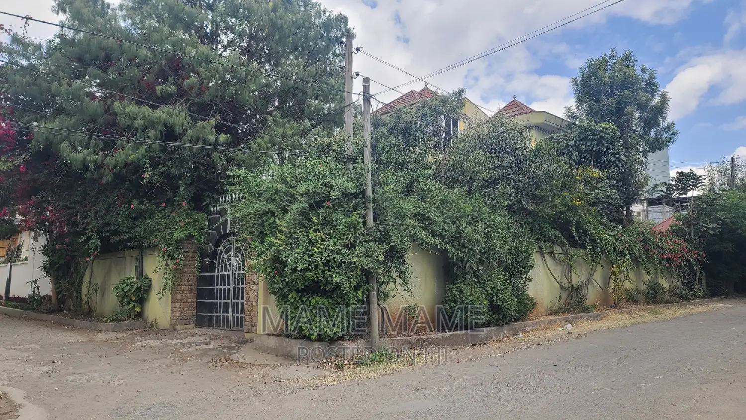 8bdrm House in Addis Abeba, Bole for sale
