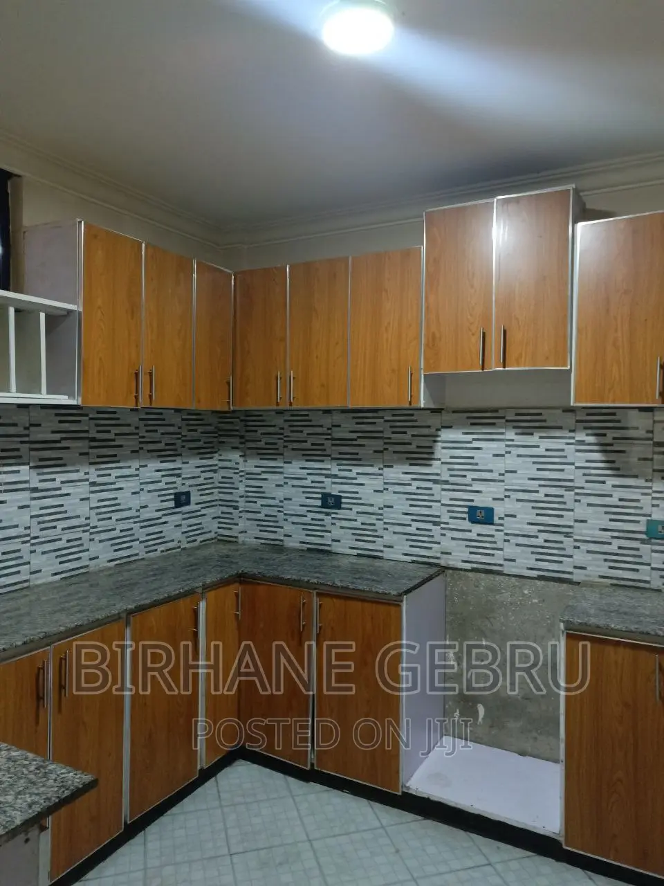5bdrm House in House, Bole for rent