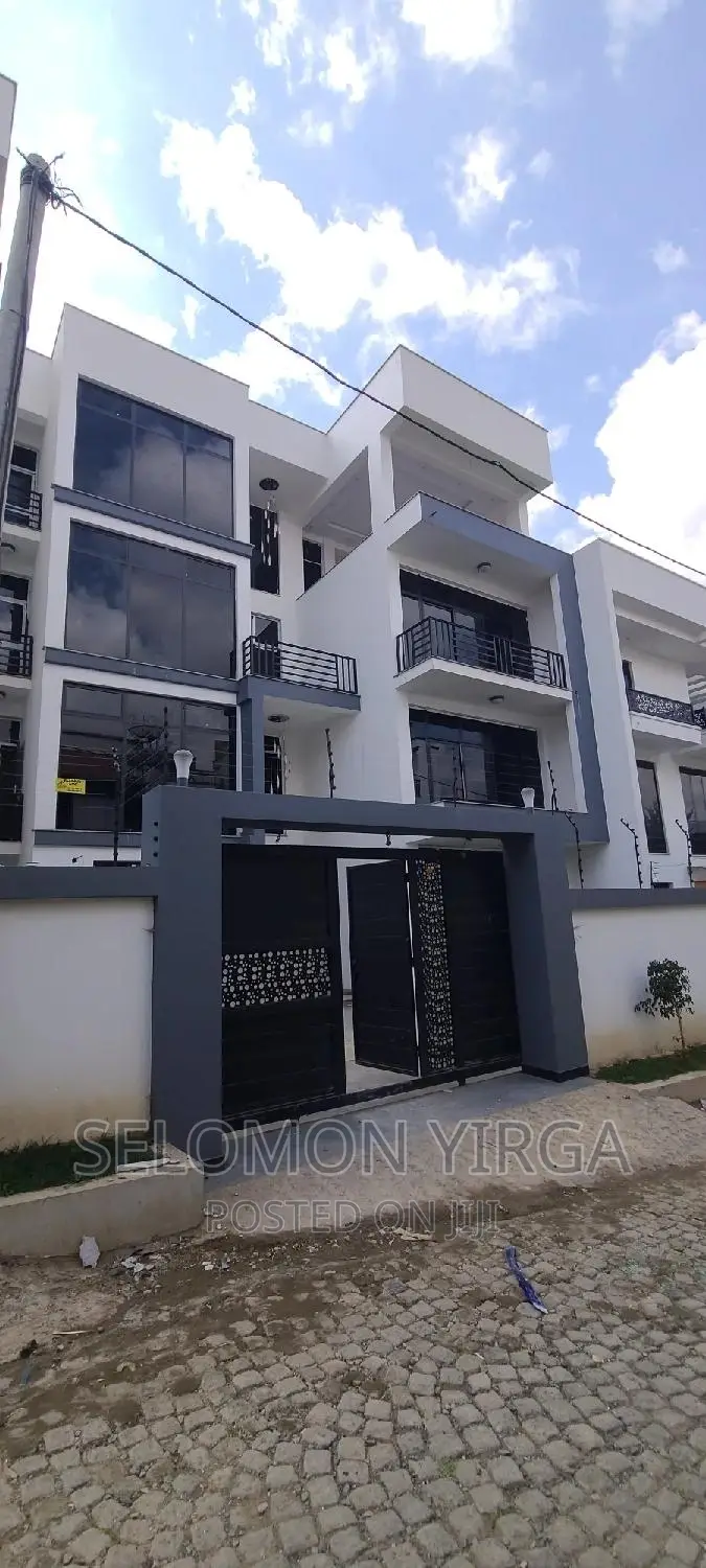 12bdrm House in Adis Ababa, Bole for sale
