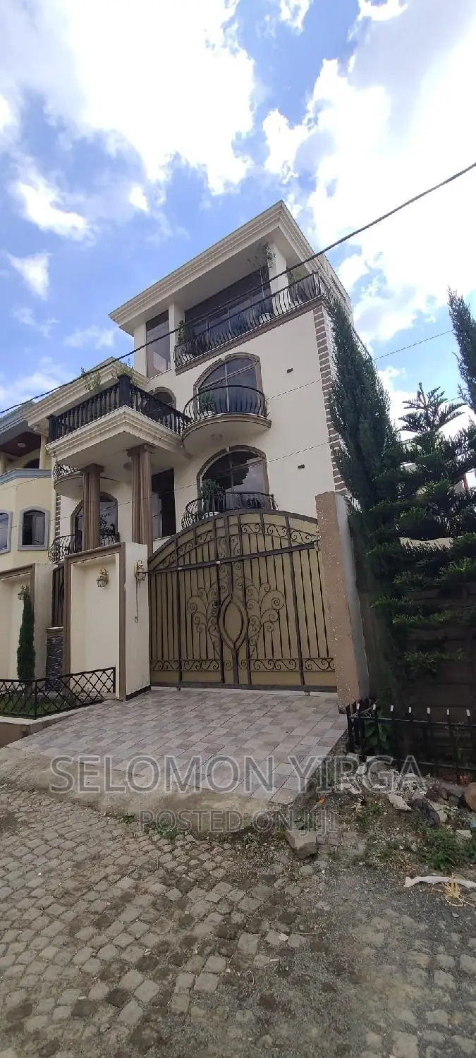 11bdrm House in Adis Ababa, Bole for sale