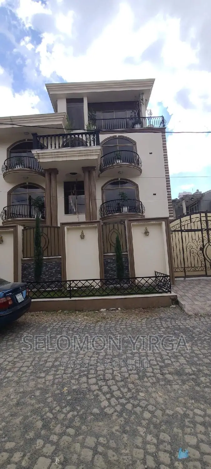 11bdrm House in Adis Ababa, Bole for sale