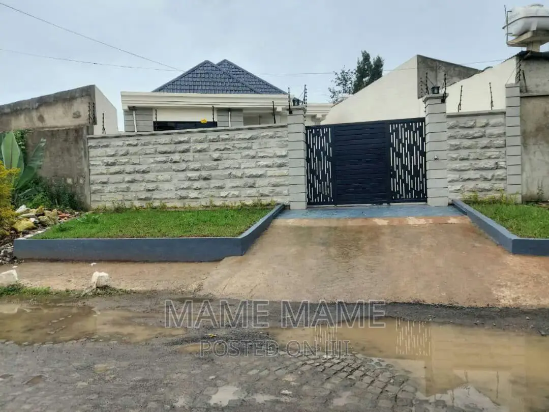 5bdrm Villa in Addis Abeba, Bole for sale