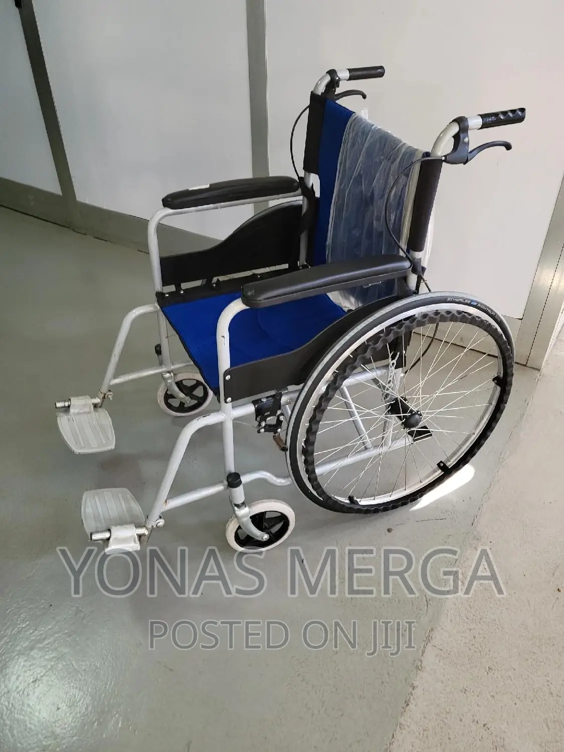 Slightly Usedwheelchair.ALK868L 46CM Aluminum Wheelchair