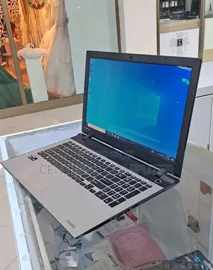 New Laptop Toshiba Satellite C850 4GB AMD A8 HDD 500GB