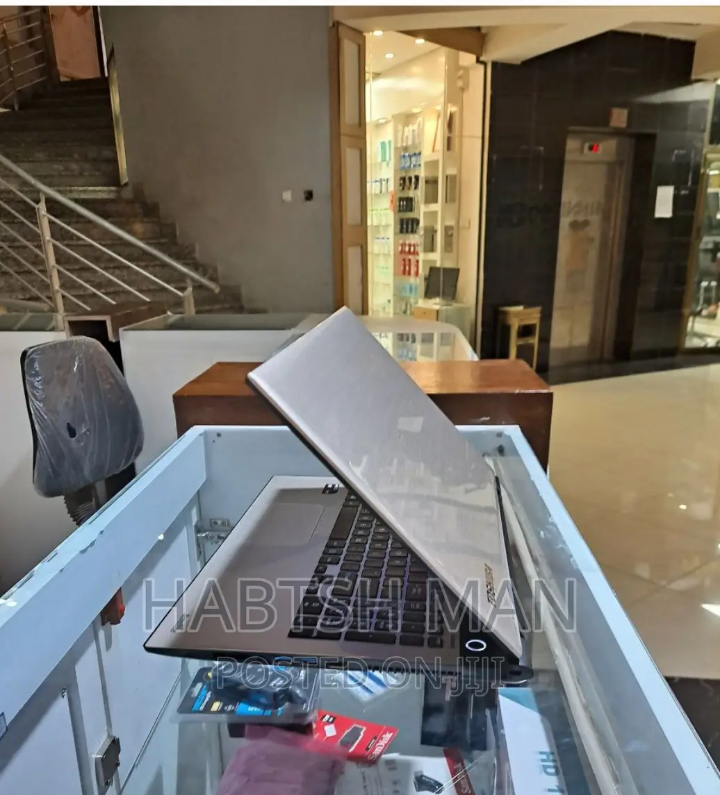 Laptop Toshiba Satellite C55 4GB AMD A8 HDD 500GB
