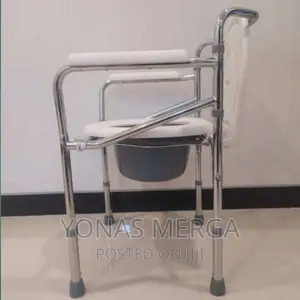 Commode Can Folded by Hand Make Convenient Even Travelling
