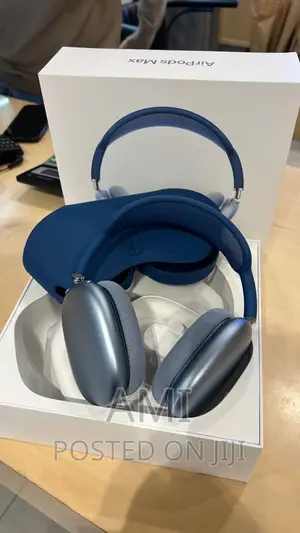 Apple Airpods Max Wireless Headset.