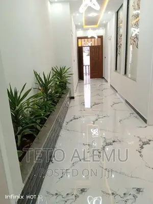 5bdrm House in Cmc, Bole for sale