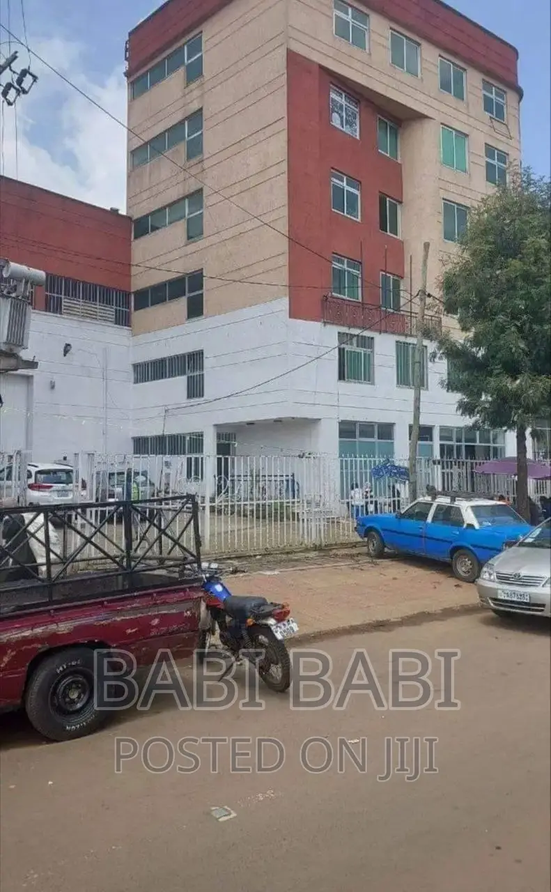 G+5 ሕንፃ ከጀርባው መጋዘን ያለው 102 ሚሊየን የባንክ ብድር ያለበት ሕንፃ
