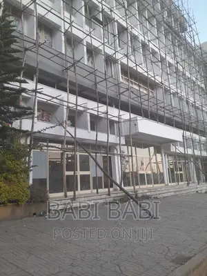 B+g+5 የንግድ ሕንፃ የባንክ ብድር ያለበት