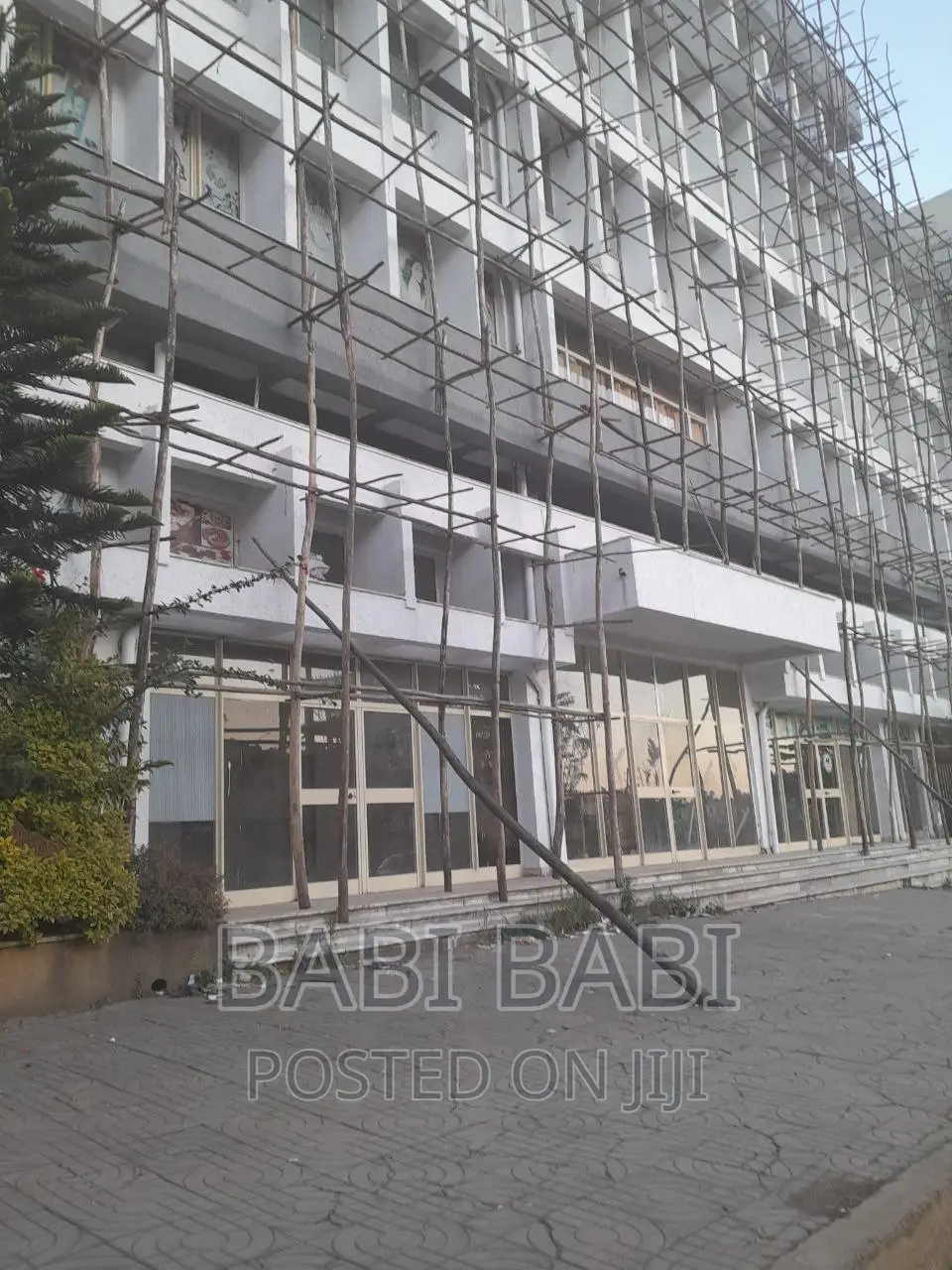 B+g+5 የንግድ ሕንፃ የባንክ ብድር ያለበት