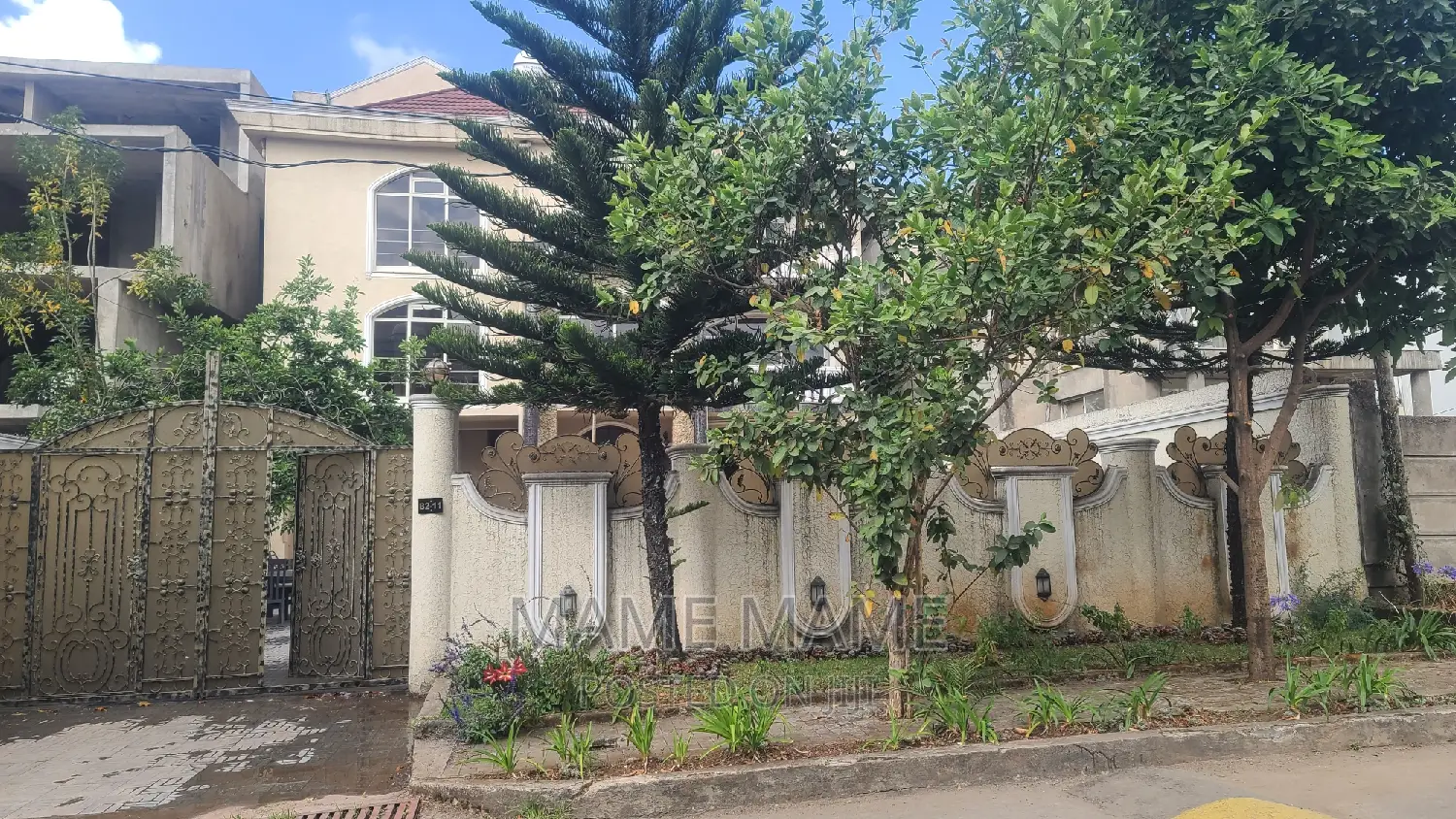 8bdrm Apartment in Addis Abeba, Bole for sale